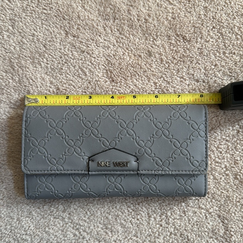 Nine West Gray Embossed Wallet NWT - Picture 5 of 6